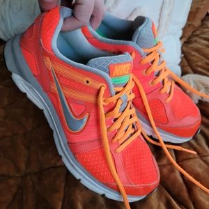 Nikes Neon sneakers